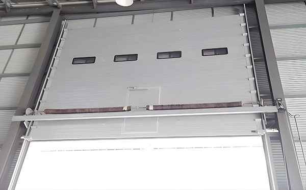 岳普湖工业滑升门