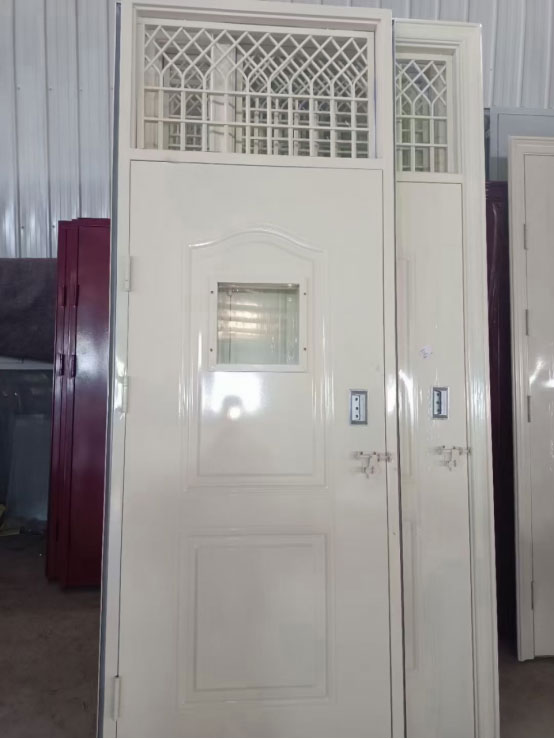 岳普湖学校教室门 岳普湖学校教室门