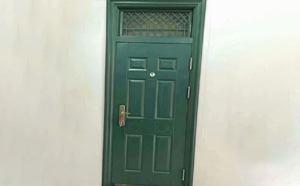 岳普湖学校教室门