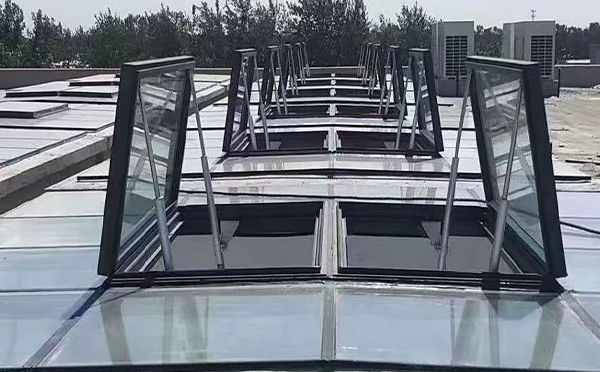 某工业制造厂房高侧窗排烟系统建设