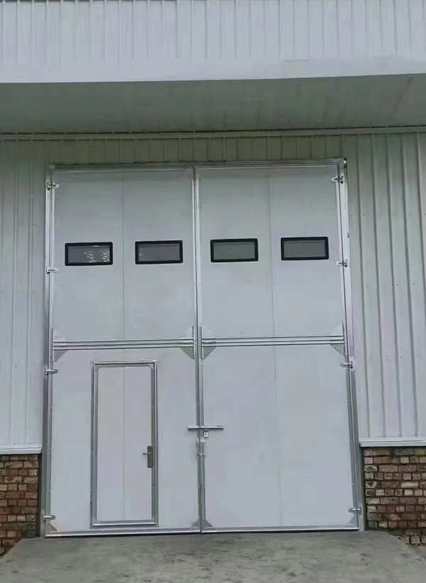 岳普湖工业门在设备装配车间出入口的实施记录